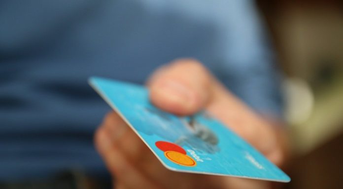 Mastercard et Visa ont averti de couper les liens avec les banques de l’autorité palestinienne ou de faire face à une action en justice