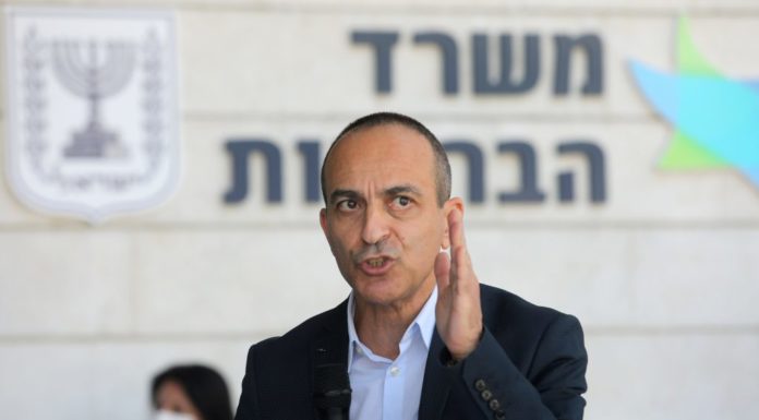 Plus de 1300 patients COVID-19 hospitalisés – Netanyahu rejette la faute sur le populisme et les députés