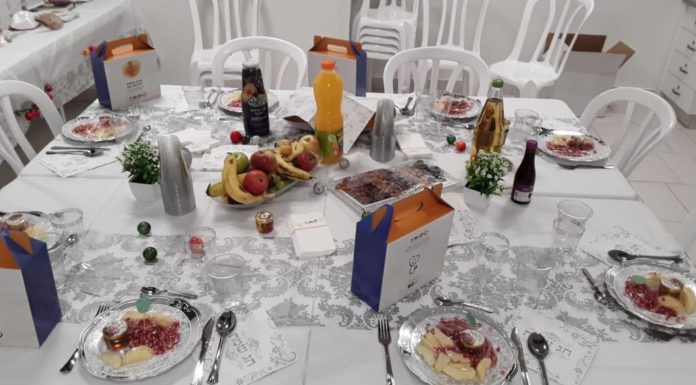 À Assuta Ashdod, une table de fête a été préparée pour les patients du service corona de l’hôpital