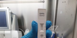 COVID-19 : confinement pour les personnes infectées raccourci à cinq jours