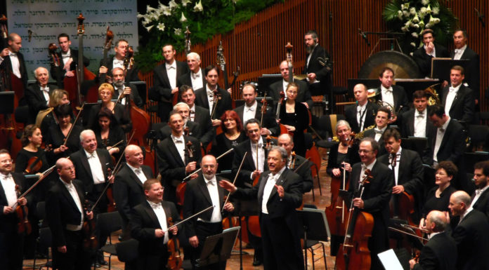 L’Orchestre philharmonique d’Israël accueillera une célébration musicale mondiale virtuelle avant Hanoukka