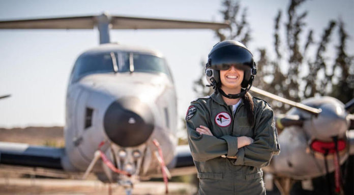 Une jeune femme de 21 ans élevée aux États-Unis devient la première femme pilote de l’armée de l’air israélienne