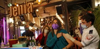 Un shot et un vaccin ? Tel Aviv installe une station de vaccination dans un bar