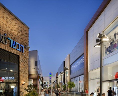 Des dizaines de boutiques et de centres commerciaux ouverts au mépris des restrictions COVID-19