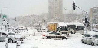 Tombe la neige! Les habitants de Jérusalem s’y préparent !