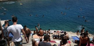 Israël et la Grèce ont déclaré négocier un couloir de voyages pour les vaccinés