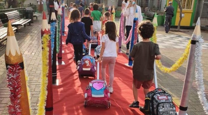 Bennett approuve le plan pour permettre une rentrée des classes en presentiel !