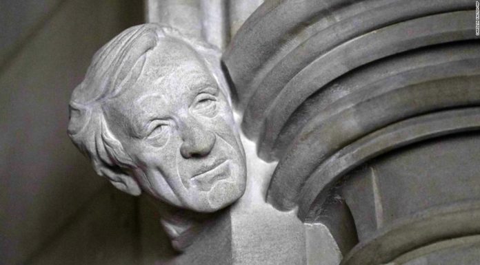 Le buste d’Elie Wiesel sera en bonne place dans la cathédrale nationale de Washington