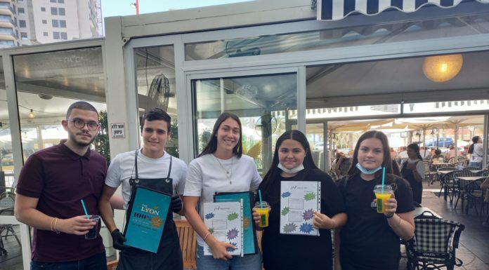 Initiative des étudiants d’Ashdod : des menus de restaurant accessibles aux aveugles – Le café Lyon a collaboré