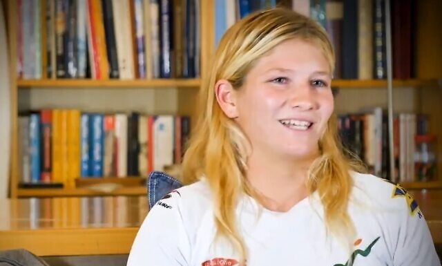 Le parcours solitaire de la surfeuse Anat Lelior vers les Jeux olympiques de Tokyo depuis les plages de Tel Aviv