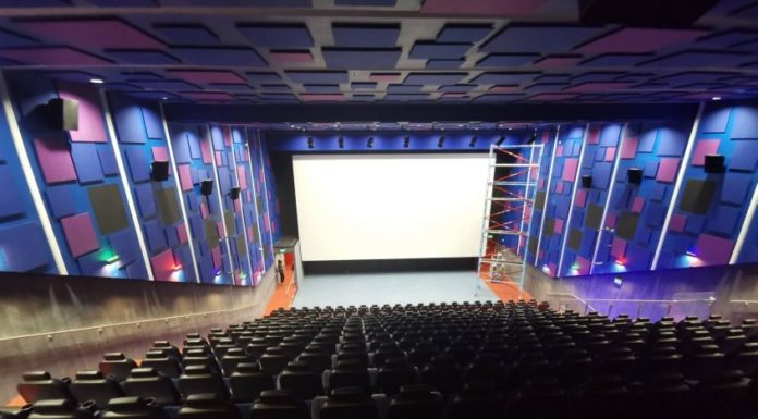 Sièges VIP et immenses salles, voilà à quoi ressemble le complexe « Cinema City » d’Ashdod vu de l’intérieur