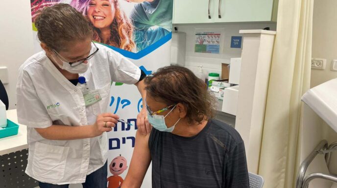 Depuis ce mardi la Clalit a commencé à vacciner les personnes immunodéprimées avec une troisième dose