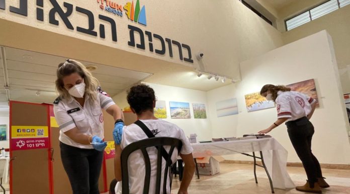 Ashdod a battu un record : 652 garçons et filles ont été vaccinés contre le Corona en une journée