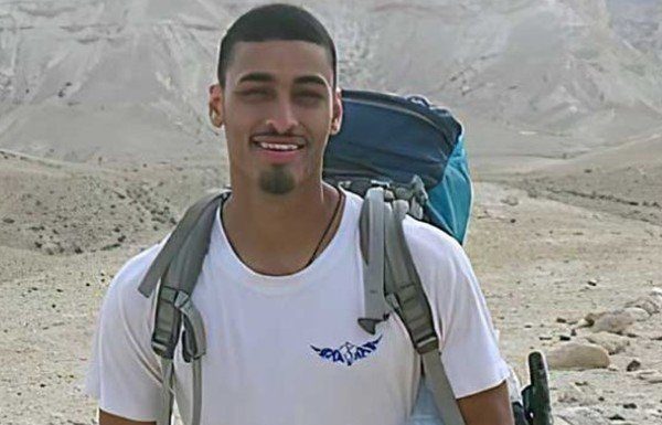 20 000 personnes se joignent à la prière pour le rétablissement d’un officier israélien touché à la tête