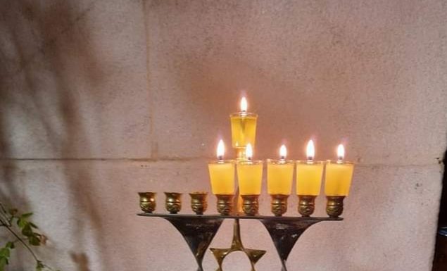 Toute l’équipe d’AshdodCafé vous souhaite «Shabbat Shalom et hanoucca sameah» : date, horaires, paracha– Vidéo du Rav Avraham Dray