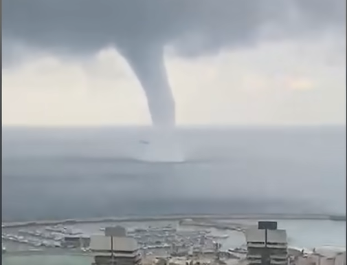Une grande trombe marine a tourbillonné hier après-midi dans le port israélien d’Ashdod