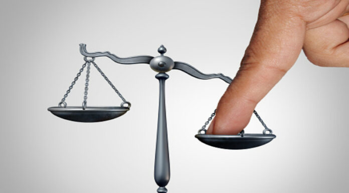 A MOI JUSTICE, DEUX MOTS ! L’injustice ne peut être acceptée passivement par Rony Akrich