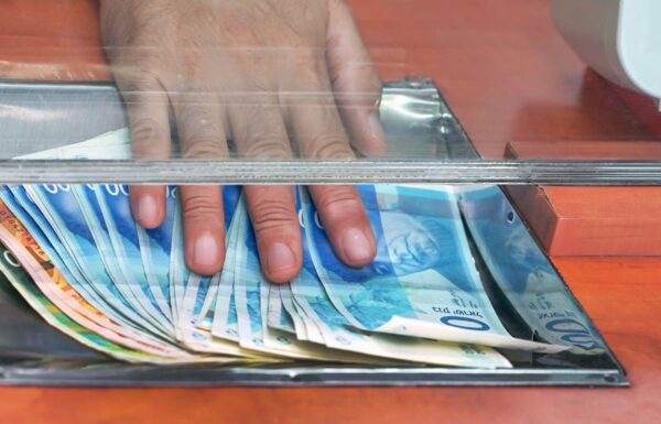 Le mois des versements débute : calendrier complet des aides financières et allocations pour les citoyens