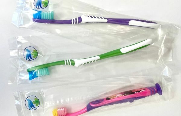 Ecologie : Une mère de famille israélienne développe une alternative au plastique qui se dissout en toute sécurité dans l’eau