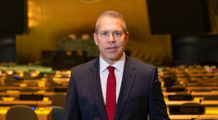 Israël riposte par le feu après que le comité de l’ONU a adopté la résolution anti-israélienne de l’Autorité palestinienne Gilad Erdan, ambassadeur d'Israël à l'ONU