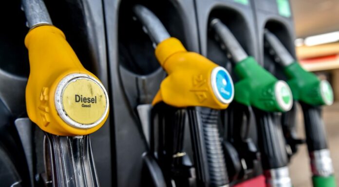 Carburant : baisse du prix à la pompe dès vendredi