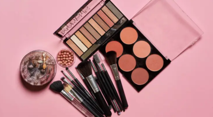 Le maquillage pour enfants contient des produits chimiques hautement toxiques