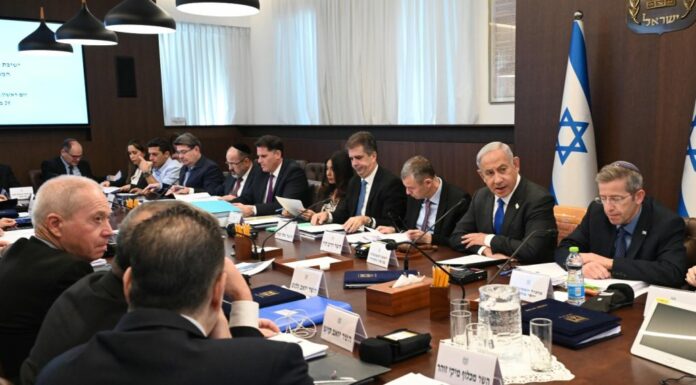 Le budget de 2025 réduit le revenu disponible des ménages de la classe moyenne