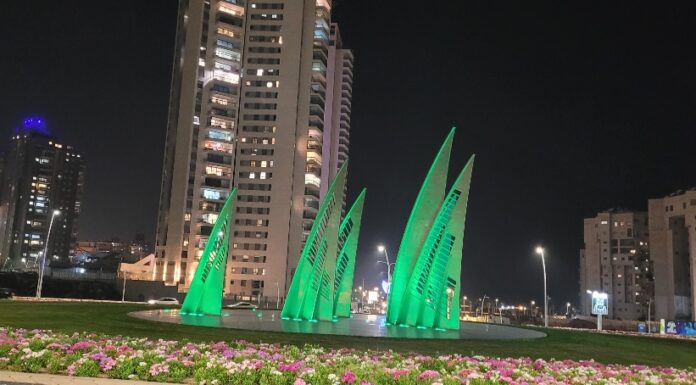 International : Ashdod s’habille de vert pour sensibiliser le public aux maladies rares