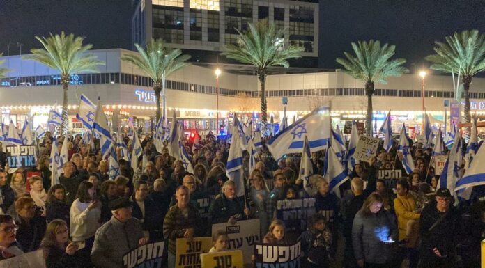 Manifestations à Ashdod – les partisans de la réforme viennent manifester en face des opposants