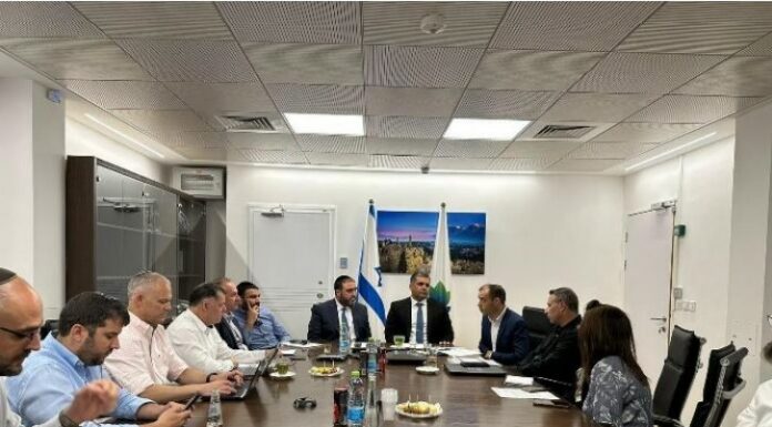 Plus de budget pour l’alya de France, moins pour celle d’ex-URSS: le changement de cap du ministère de l’Alya et de l’Intégration