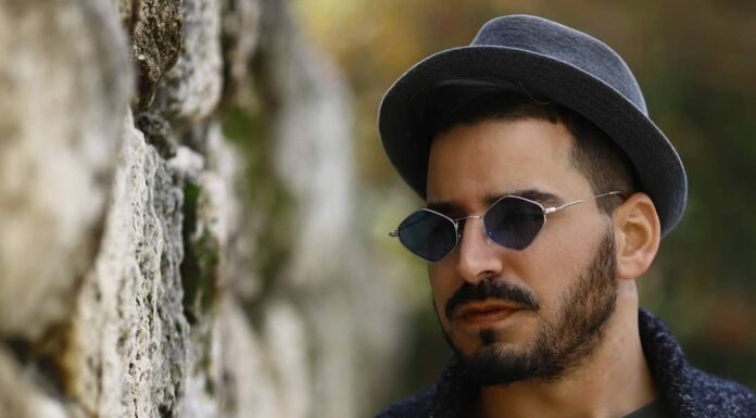 Maor Moyal, chantera pour nous à la Taverne du Parc Ashdod Yam ce lundi 31 juillet 2023, à 20h00 !