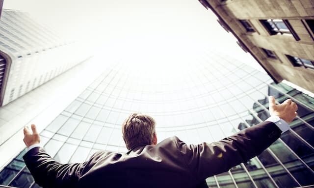 Bénéfices records des banques en raison de la hausse des taux par Arnaud Sayegh