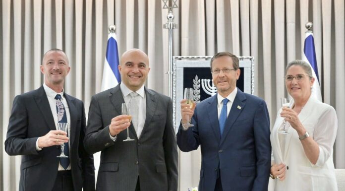 L’Ambassadeur Frédéric Journès présente ses lettres de créance au Président de l’Etat d’Israël, Isaac Herzog.