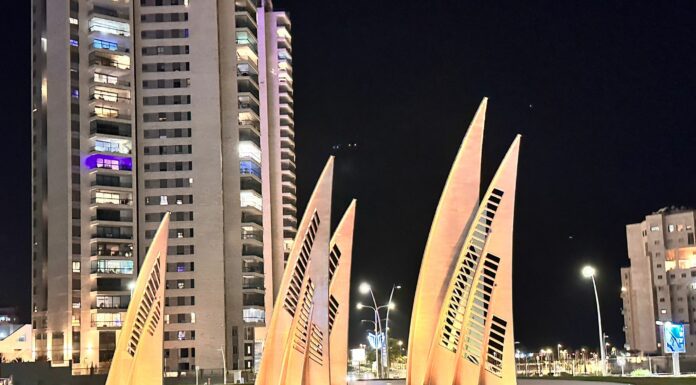 Ashdod : ronds points jaune en hommage aux victimes du 7 octobre 2023