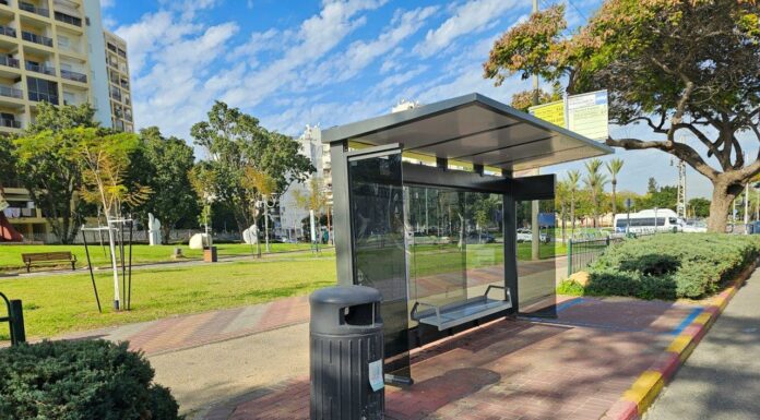Ashdod : campagne de remplacement d’anciens abris-bus par des nouveaux