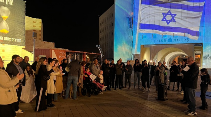 Les enfants doivent revenir à la routine » : manifestation des parents sur la place de la mairie ce soir