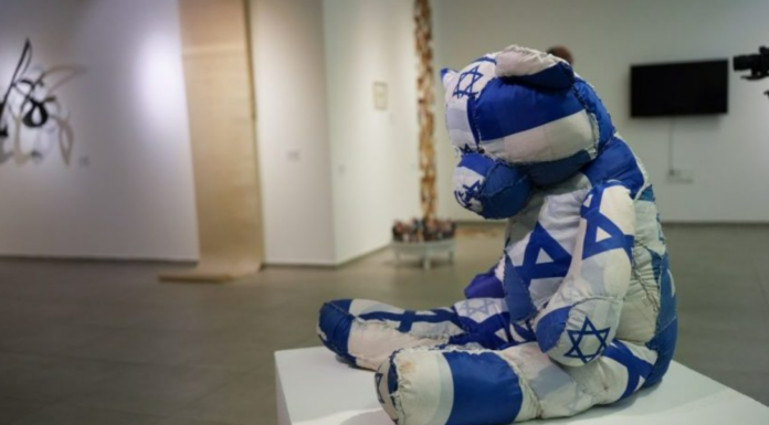 Œuvres créées en temps de crise et de guerre » : vernissage de l’exposition »Shevet Ahim » à Ashdod