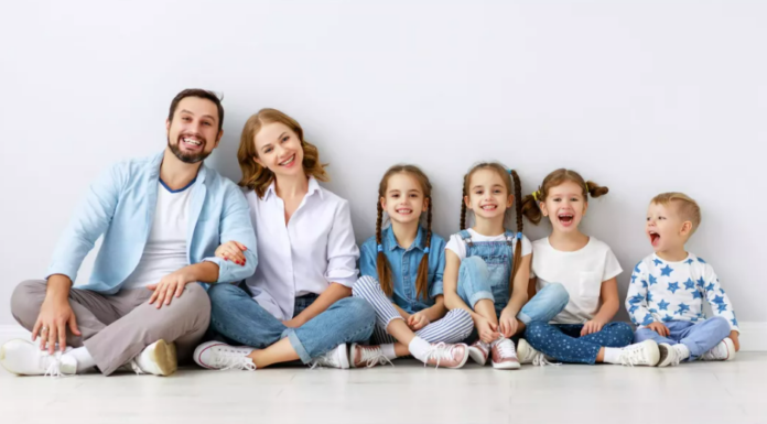 Points de crédit supplémentaires, des milliers de shekels par an : l’aide aux parents d’enfants de moins de 3 ans entre en vigueur