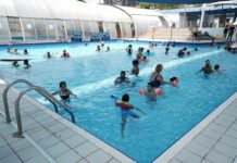 Cours de natation d’été pour les enfants au Country Club municipal Beit Lavron
