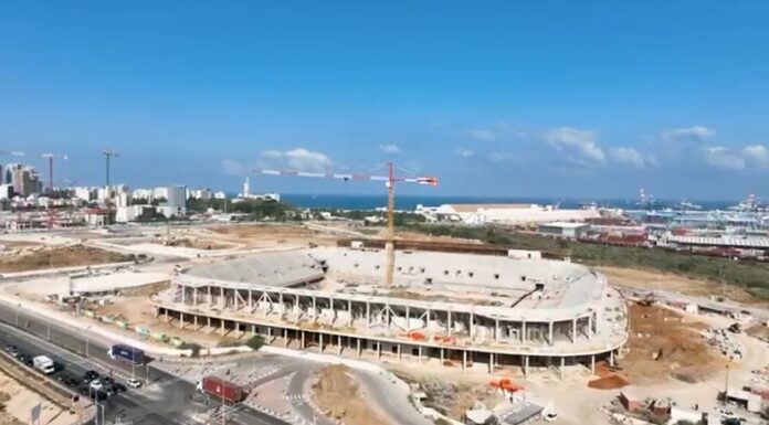 Voici vu du ciel l’avancement des travaux pour la construction du stade municipal d’Ashdod