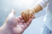 Religion - Des enfants adoptés - Elever un orphelin dans son foyer