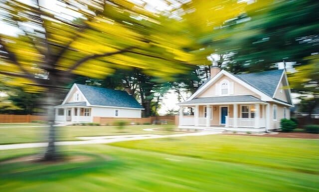 Procédures raccourcies, allègements annulés : quels changements pour le secteur immobilier ?