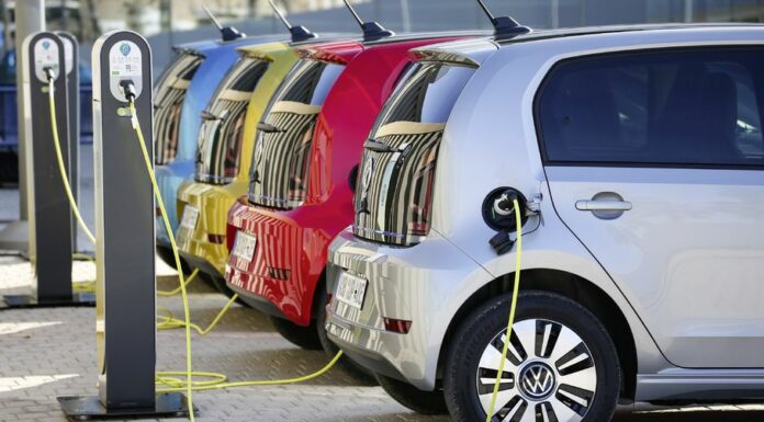 Véhicule électrique : des économies de milliers de shekels pour le consommateur et une perte pour l’économie, en attendant