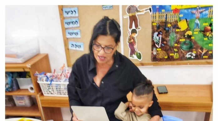 « Grand-mères en action : un projet social connectant les générations dans les jardins d’enfants »