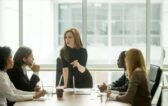 Journée internationale des femmes : l'écart salarial se réduit, mais seul un tiers des travailleurs du secteur de la haute technologie sont des femmes