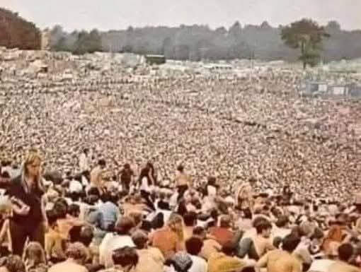 « Nous les anciens du futur, de l’analogique au numérique, histoire d’une vie extraordinaire » par Rony Akrich