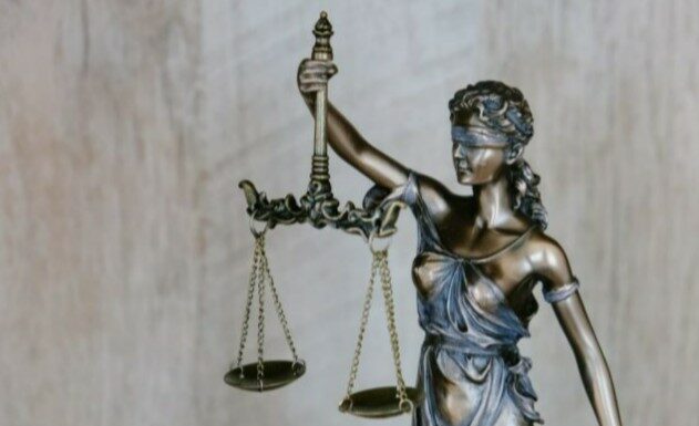 L’État de droit : fondement de la liberté ou illusion de souveraineté ? Par Roni Akrich