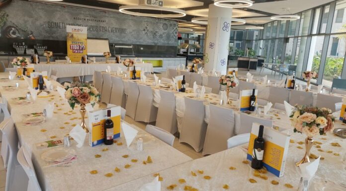 Où fêtez-vous le Séder de Pessah ? Le mouvement Habad d’Ashdod vous invite à une expérience festive ouverte à tous !