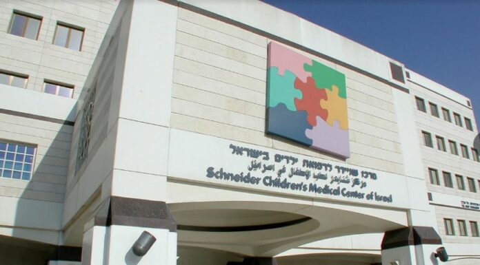 Une salle de jeux inaugurée à l’hôpital Schneider en mémoire de la famille Bibas