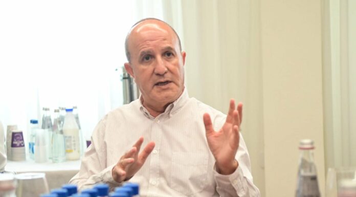 Dr Lasry à l’approche de la rentrée scolaire : « Cette année, nous lançons la révolution de l’IA dans le système éducatif d’Ashdod »